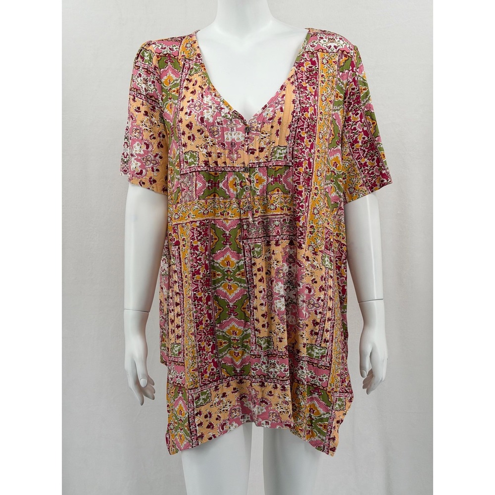 Avenue Top Women 20 Pink Yellow Spring Tile Floral Sharkbite Hem Boho V-Neck NWT